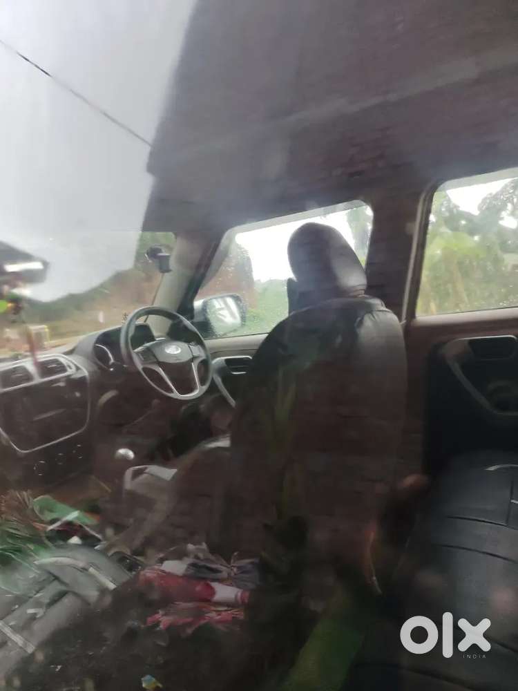 Mahindra Tuv 300 2017 Diesel 100000 Km Driven