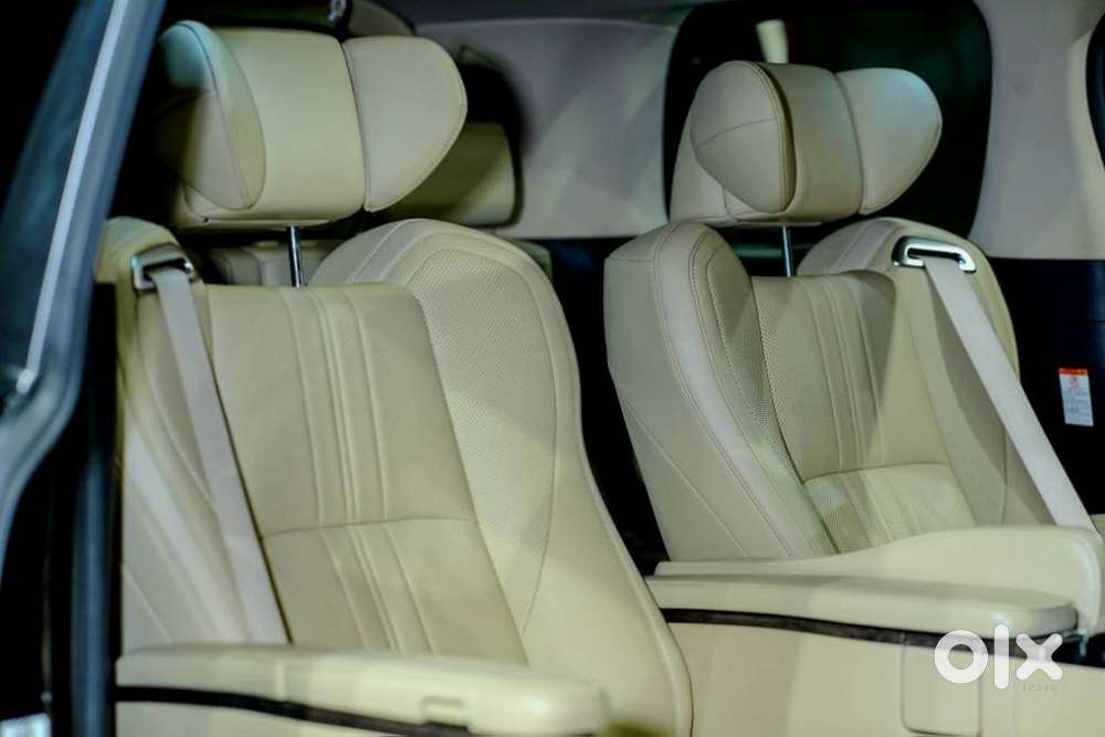Toyota Vellfire 2.5 Executive Lounge, 2021, Petrol