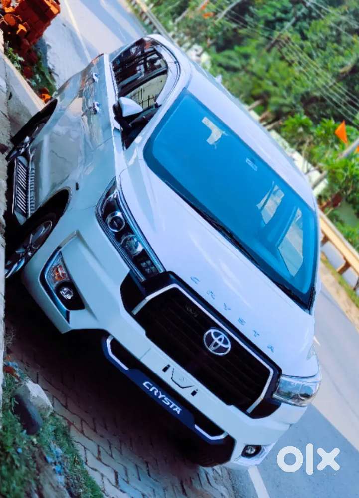 Innova Crysta 2.4v Fix Rate 13.55 Lakh