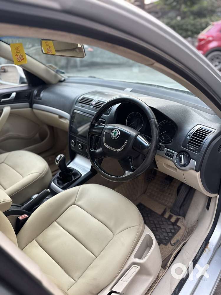 Skoda Laura 1.8 Tsi Ambiente, 2012, Petrol