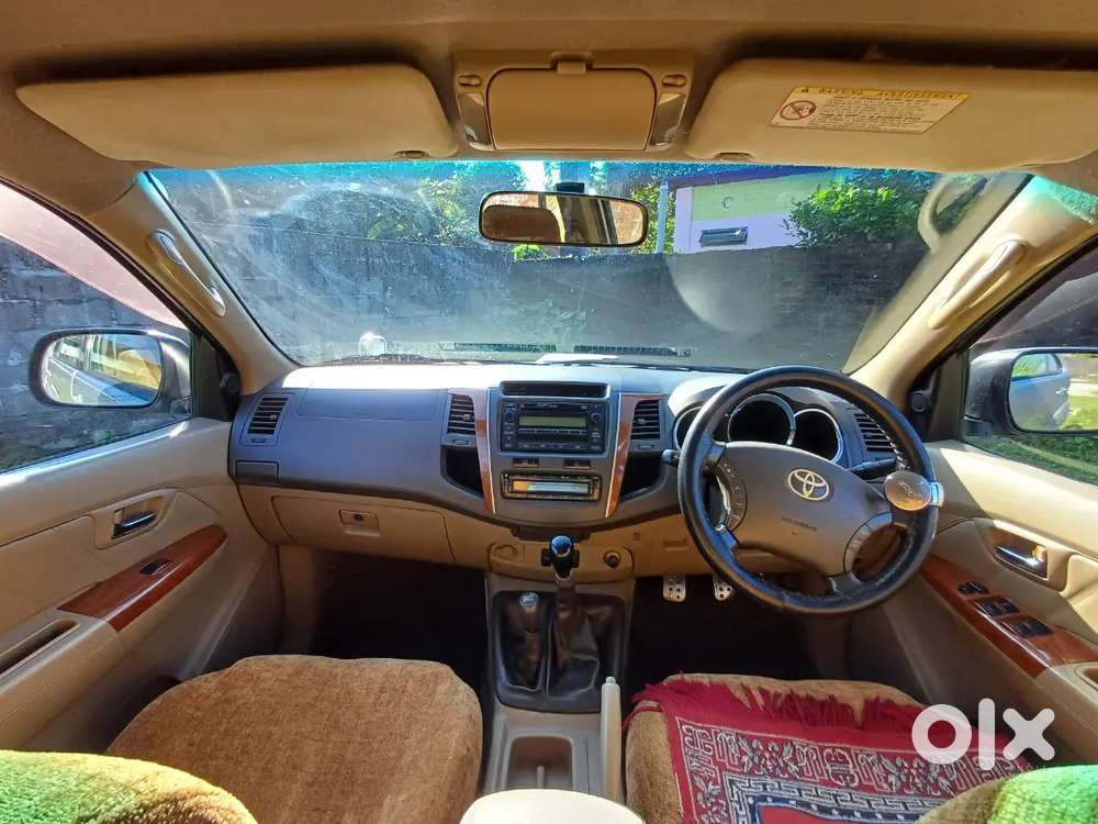 Toyota Fortuner 2011