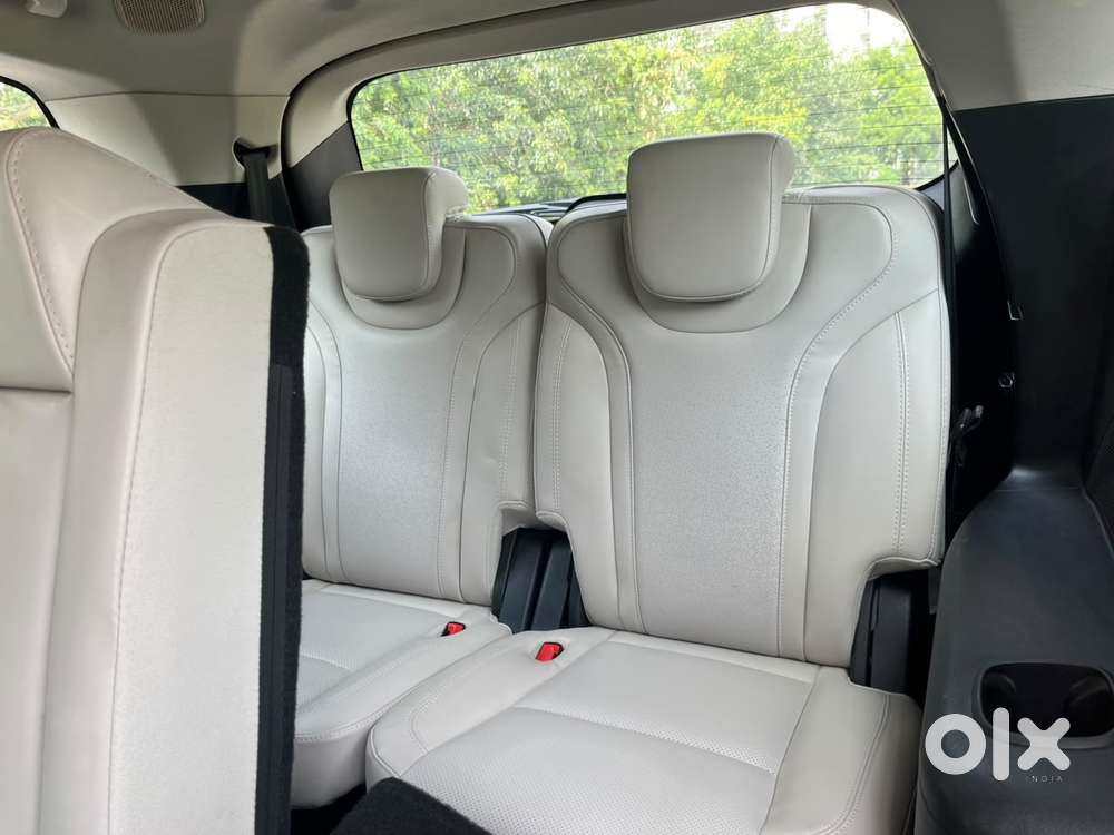 Mahindra Xuv700 2.0 Ax 7 Petrol At Luxury Pack Str, 2023, Petrol