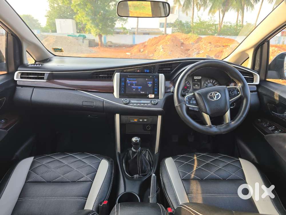 Toyota Innova Crysta 2.4 V 8 Str, 2017, Petrol