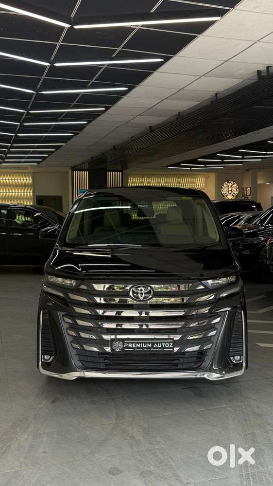 Toyota Vellfire 2.5 Executive Lounge, 2025, Petrol