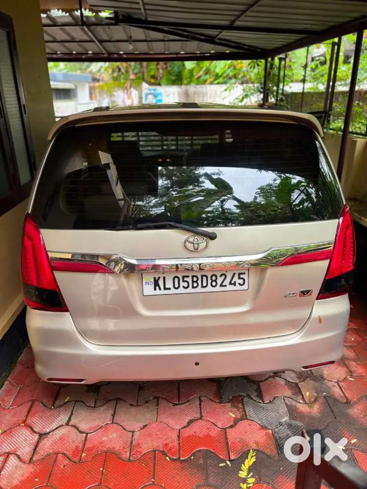 Toyota Innova 2.5 V 2012