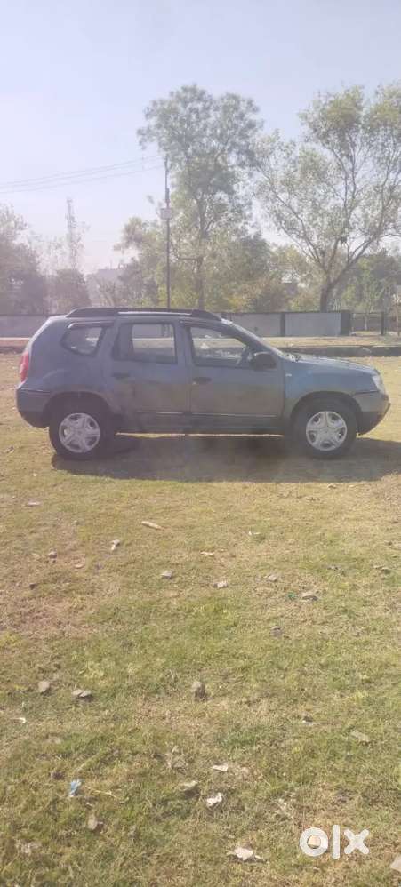 Renault Duster 2015 माडल, डीजल, सेकंड ऑनर,पावर विंडो,पावर स्टेरिंग,