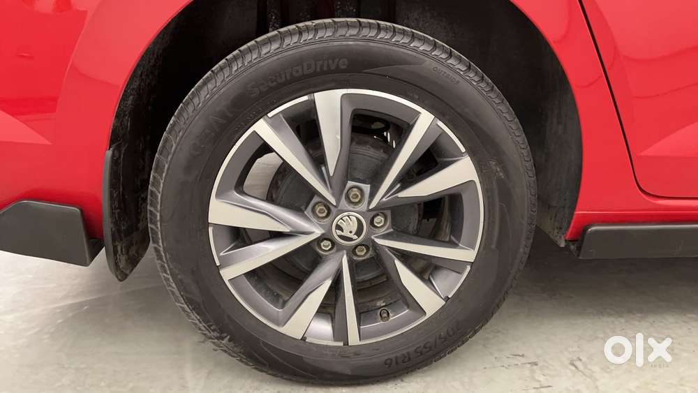 Skoda Slavia Style 1.0l Tsi At, 2022, Petrol