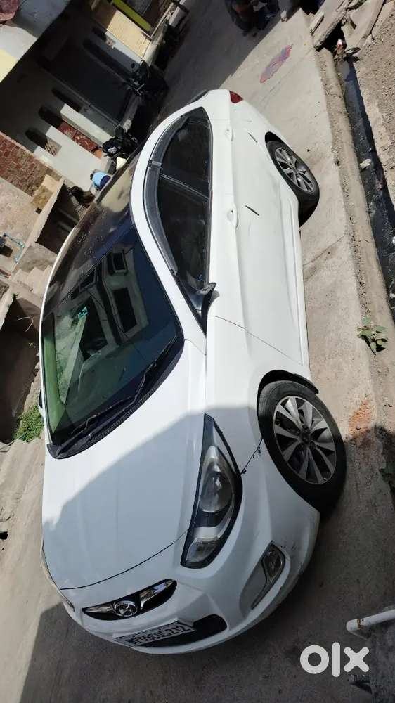 Hyundai Verna 2015