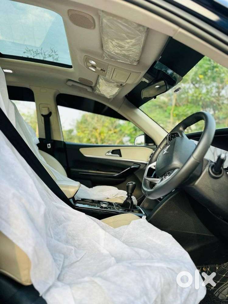 Mahindra Xuv700 2.2 Ax 7 Diesel Mt Luxury Pack Str, 2023, Diesel