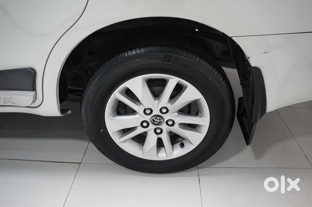 Toyota Innova Crysta 2.4 V 8 Str, 2016, Diesel