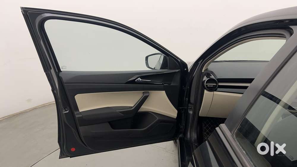 Skoda Slavia Ambition 1.0l Tsi At, 2022, Petrol