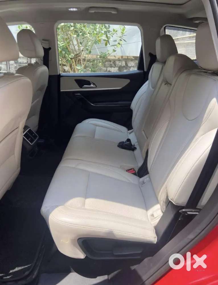 Mahindra Xuv700 Ax7l  2022 Diesel 95000 Km Driven 1st Owner