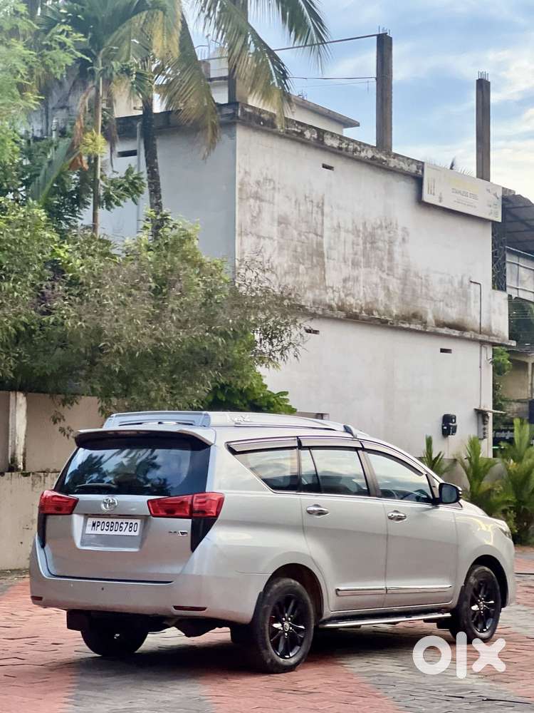 Toyota Innova Crysta 2.4 V, 2016, Diesel