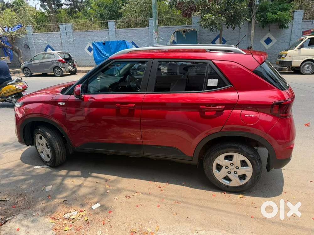 Hyundai Venue Petrol Manual 2022