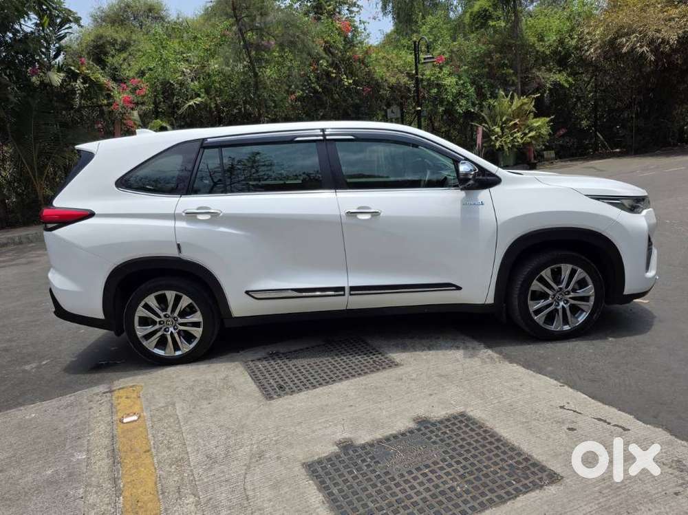 Toyota Innova Hycross 2.0 Zx (o) Hybrid 7 Str, 2023, Petrol