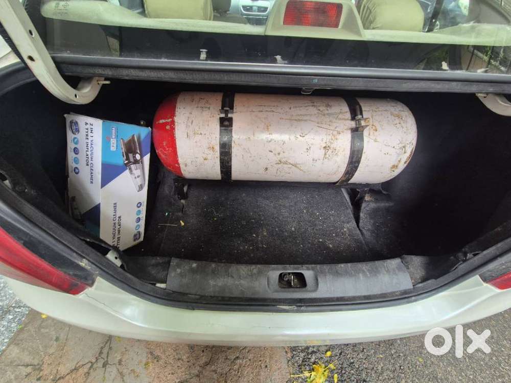 Maruti Suzuki Swift Dzire 1.2 Vxi Bsiv, 2015, Cng & Hybrids