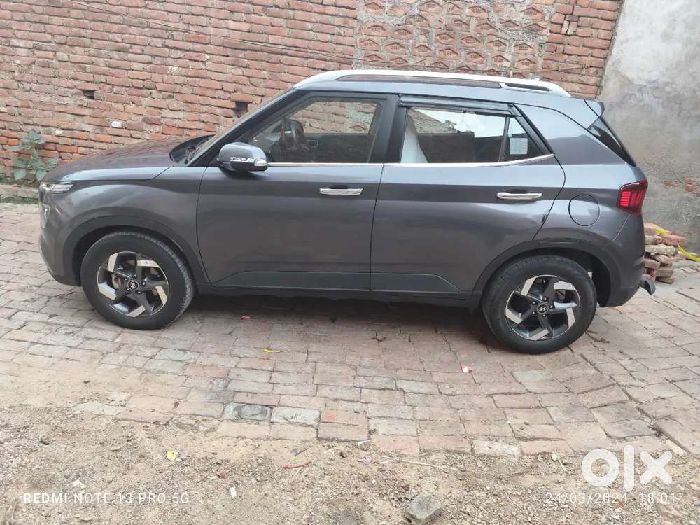 Hyundai Venue 2019 Diesel 105000 Km Driven Well Maintained.