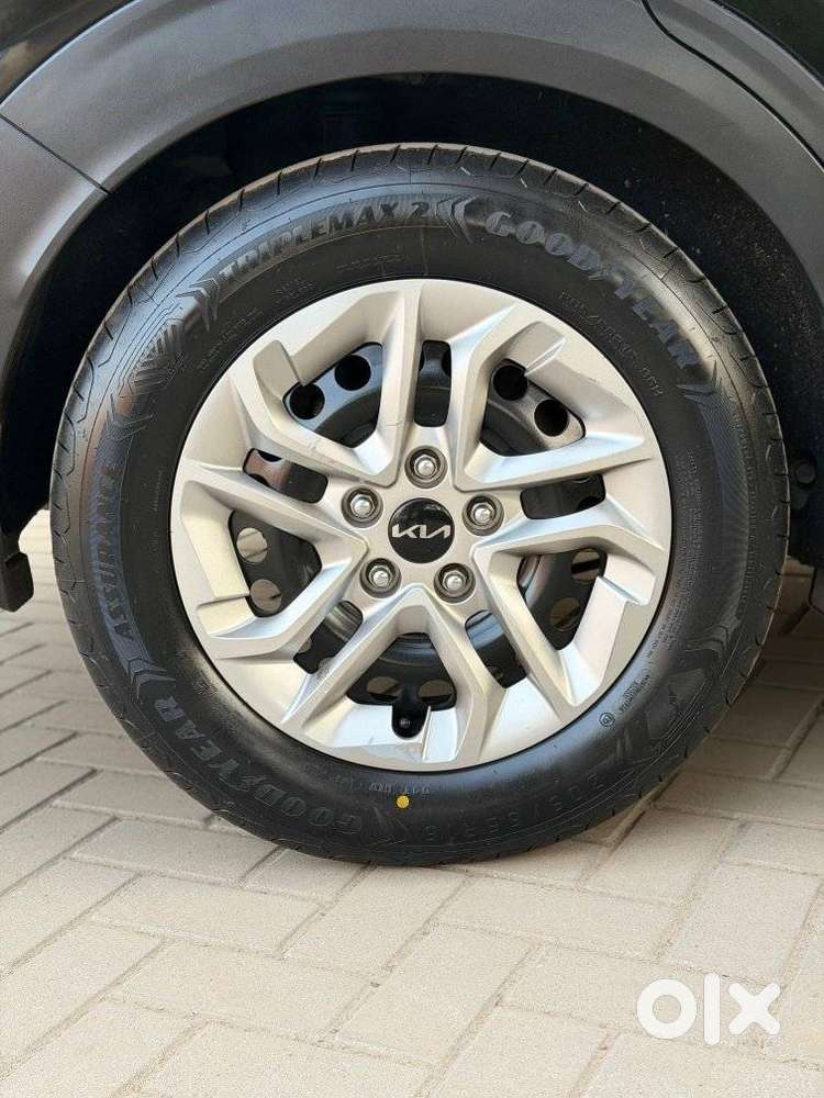 Kia Carens G 1.5 6mt Premium (o) 7-seater, 2024, Diesel