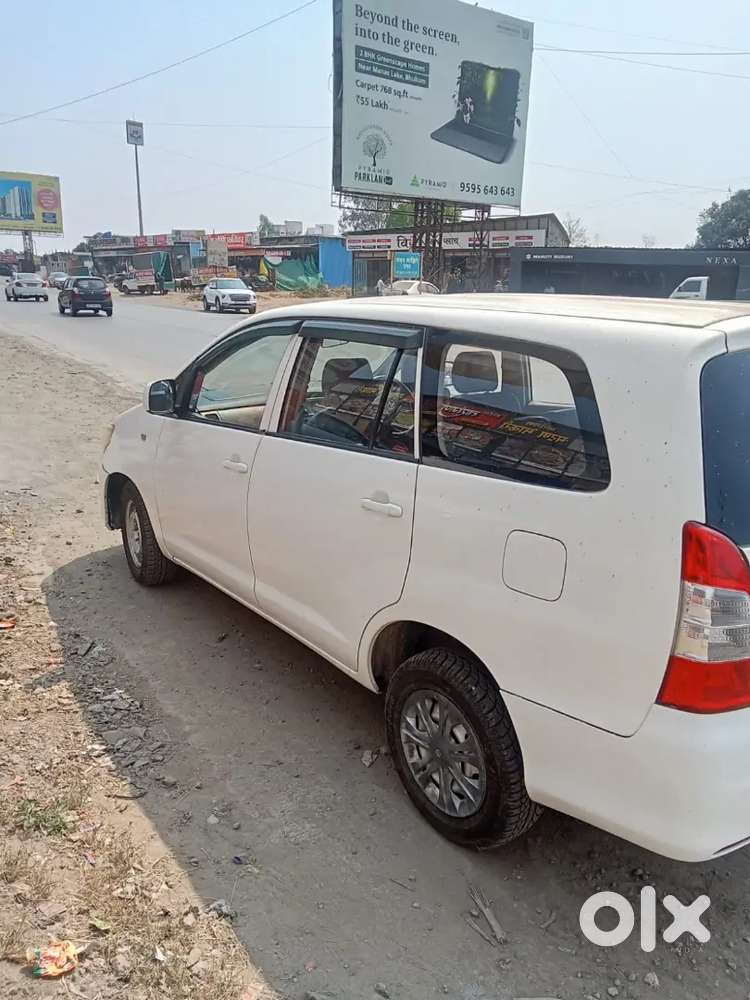 Innova 2.5 G 8 Str