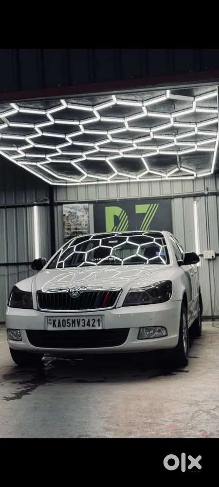 Skoda Laura 2011 Petrol Well Maintained