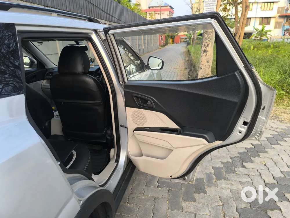 Mahindra Xuv300 W6 Ds Bs6 Mt  Well Maintained