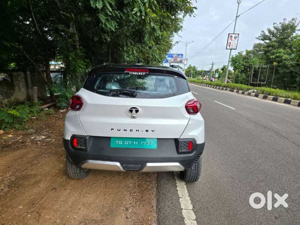 Top End Punch Ev With Sunroof And Fully At Long Range