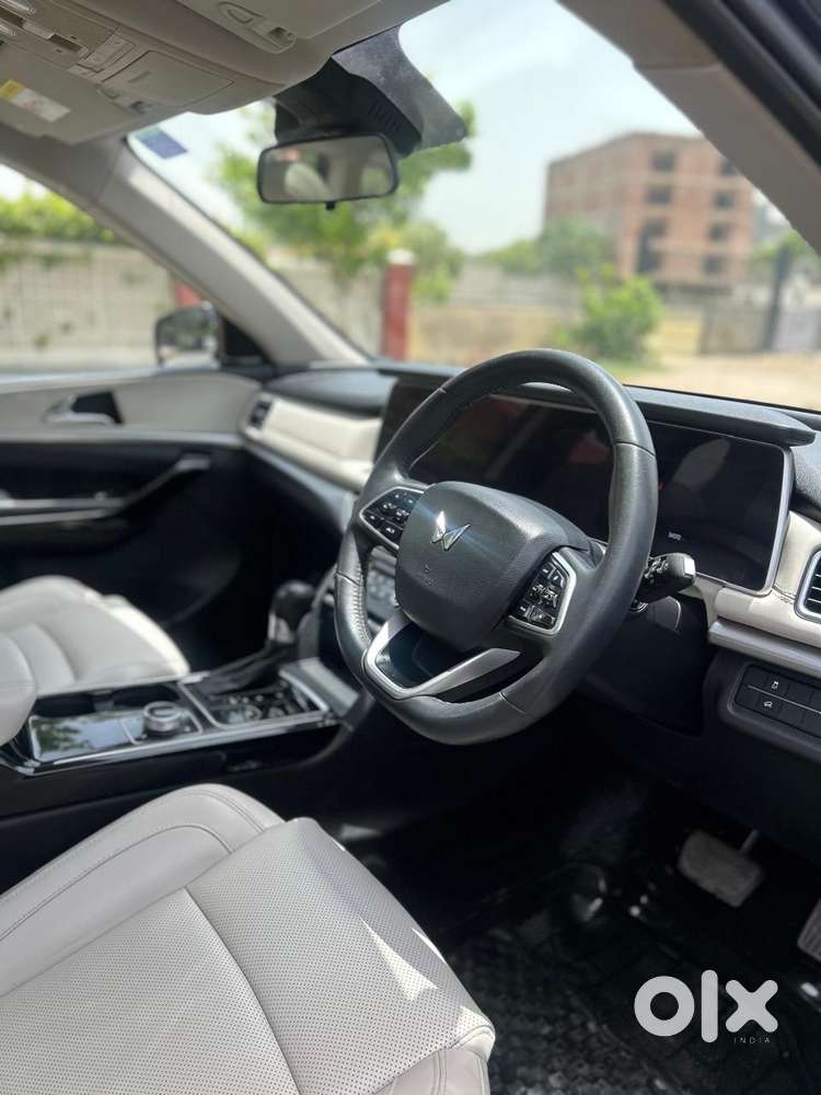 Mahindra Xuv700 2.0 Ax 7 Petrol At Luxury Pack Str, 2025, Petrol