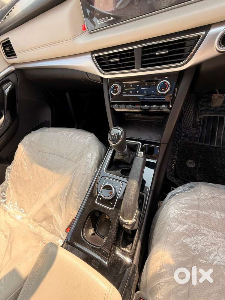 Mahindra Xuv700 2.2 Ax 7 Diesel Mt Str, 2025, Diesel