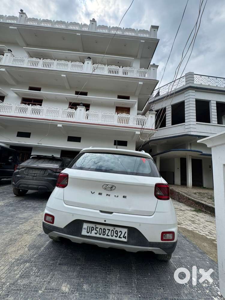 Hyundai Venue 2020 Petrol Well Maintained