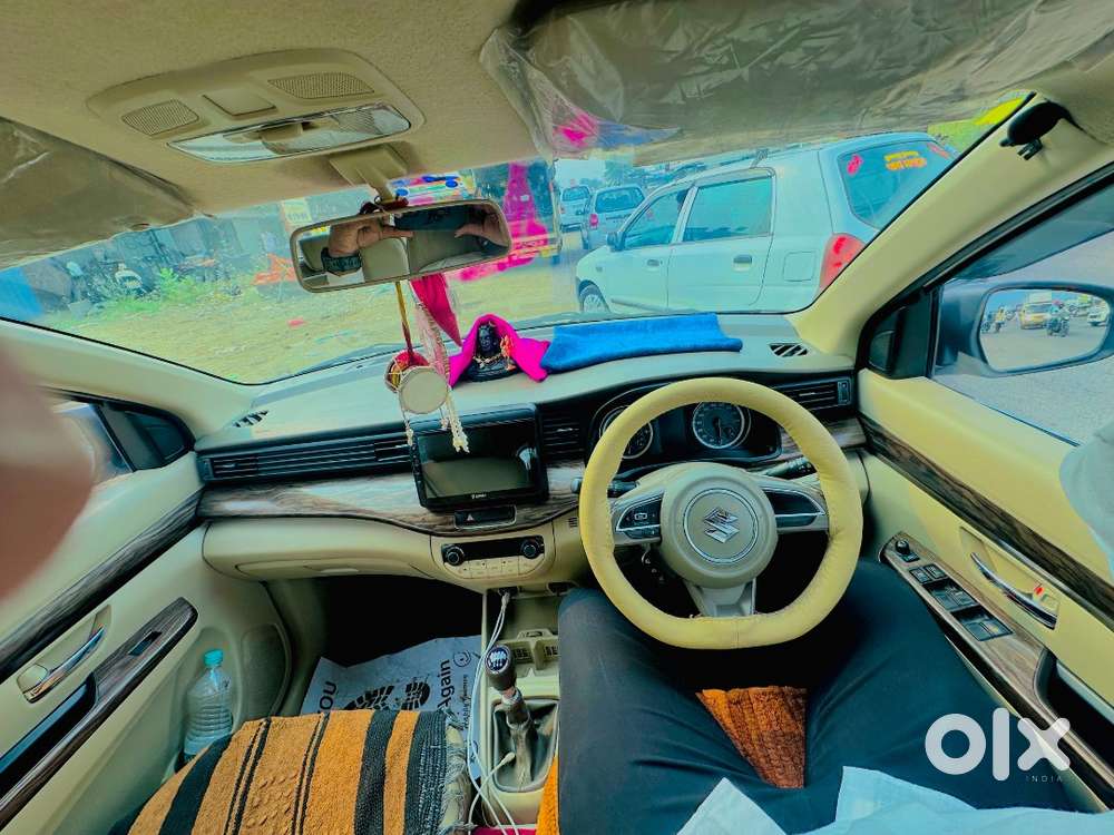 2 Key Sound System, Reverse Camera, Auto Mirror Folding Auto Window