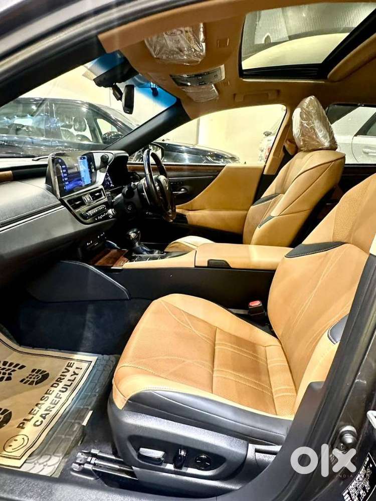 Lexus Es 300h Luxury, 2022, Cng & Hybrids