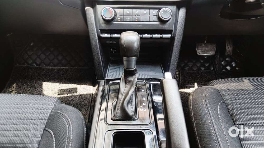 Mahindra Xuv700 2.0 Ax 5 Petrol At Str, 2022, Petrol