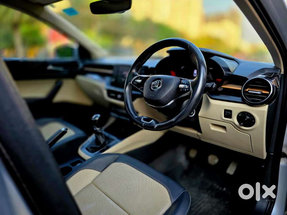 Skoda Slavia Style 1.0l Tsi Mt, 2023, Petrol