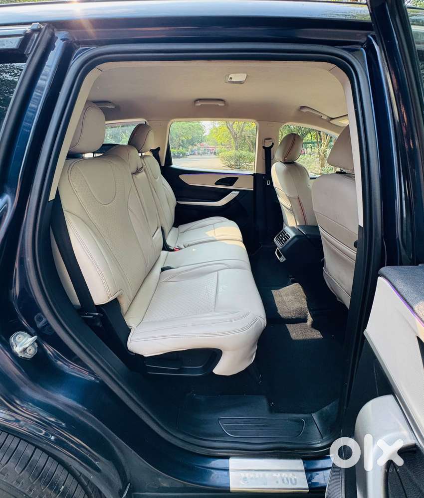 Mahindra Xuv700 Ax 3 Diesel Mt 7 Str (e), 2022, Diesel