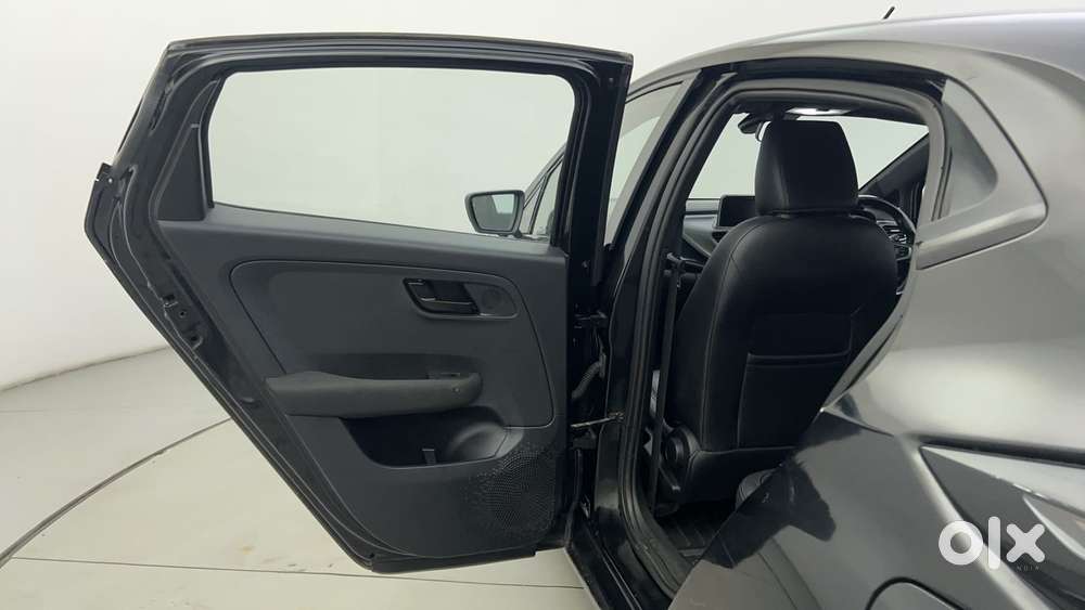 Tata Altroz 1.2 Xza Plus Dark Edition Dct, 2022, Petrol