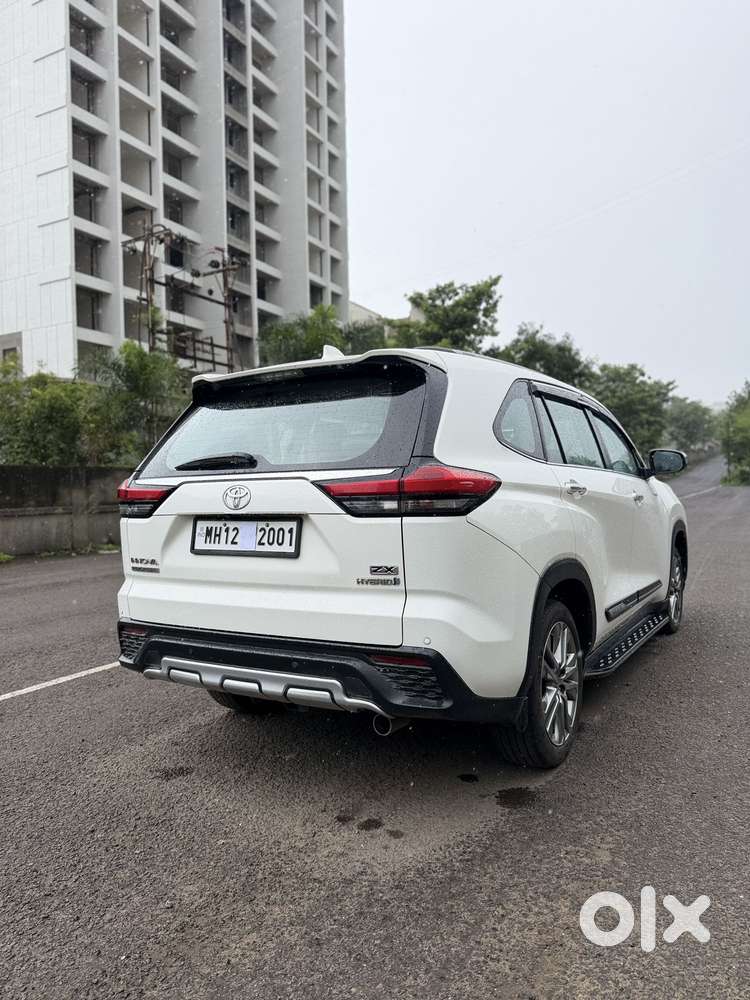 Toyota Innova Hycross 2.0 Zx Hybrid 7 Str, 2023, Petrol
