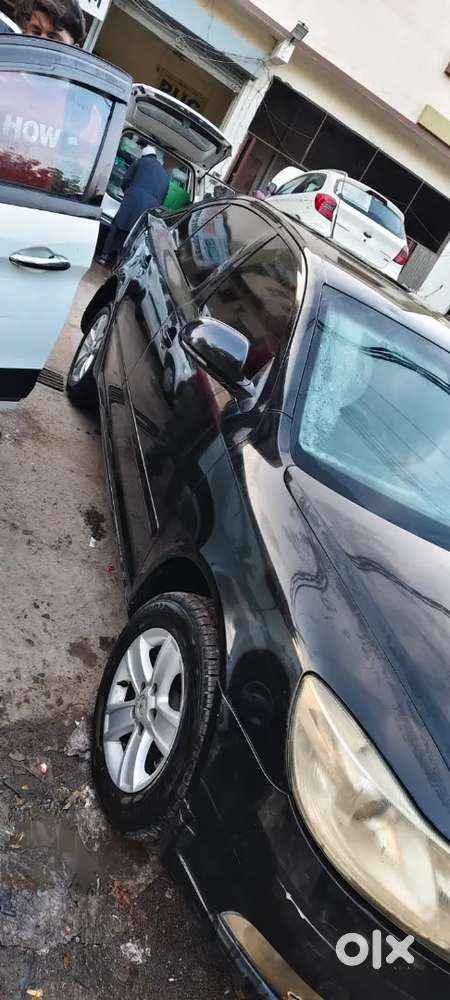 Skoda Laura 2010 Diesel Well Maintained Rr Khatam 5 Tyer Button