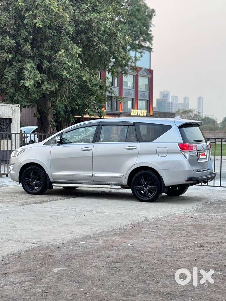 Toyota Innova Crysta 2.8 Gx At 8 Seater, 2016