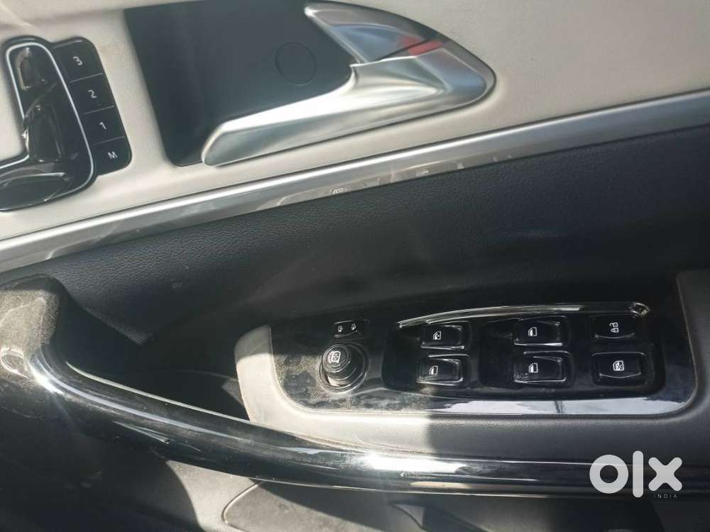 Mahindra Xuv700 2.0 Ax 7 Petrol At Str, 2024, Petrol