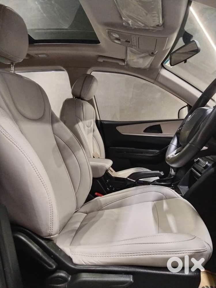 Mahindra Xuv700 2.2 Ax 5 Diesel At 7 Str, 2023, Diesel