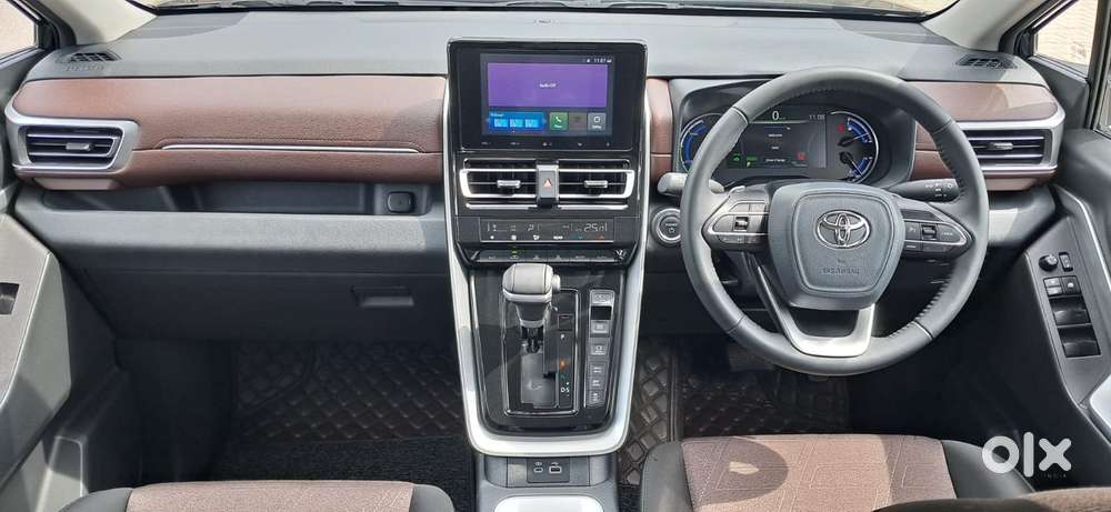 Toyota Innova Hycross 2.0 Vx Hybrid 8 Str, 2025, Petrol