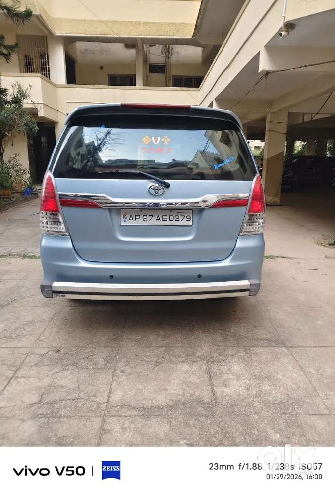 Toyota Innova 2011