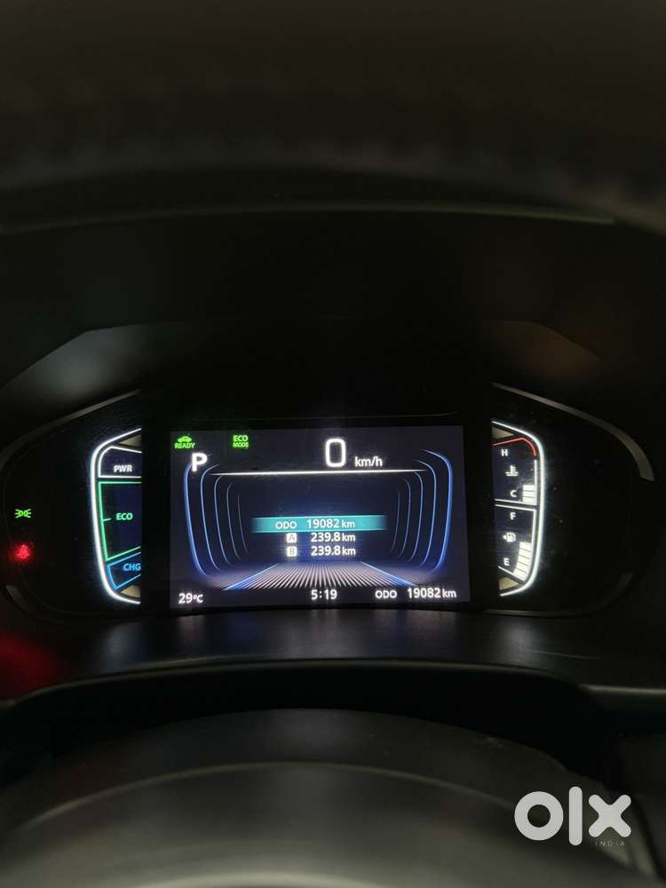 Maruti Suzuki Grand Vitara 1.5 Alpha Plus Intelligent Hybrid Ecvt, 2..