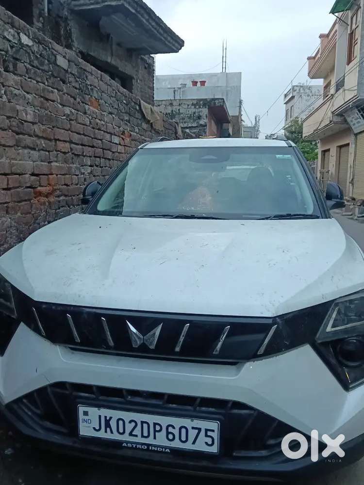 Mahindra Xuv 3xo 2025 Petrol 4200 Km Driven