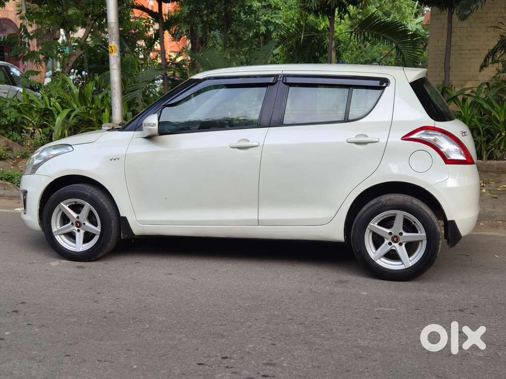 Maruti Suzuki Swift Vxi 1.2 Abs Bs-iv, 2015, Petrol