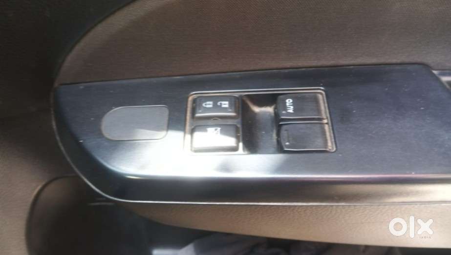 Maruti Suzuki Swift Lxi Optional-o, 2017, Petrol