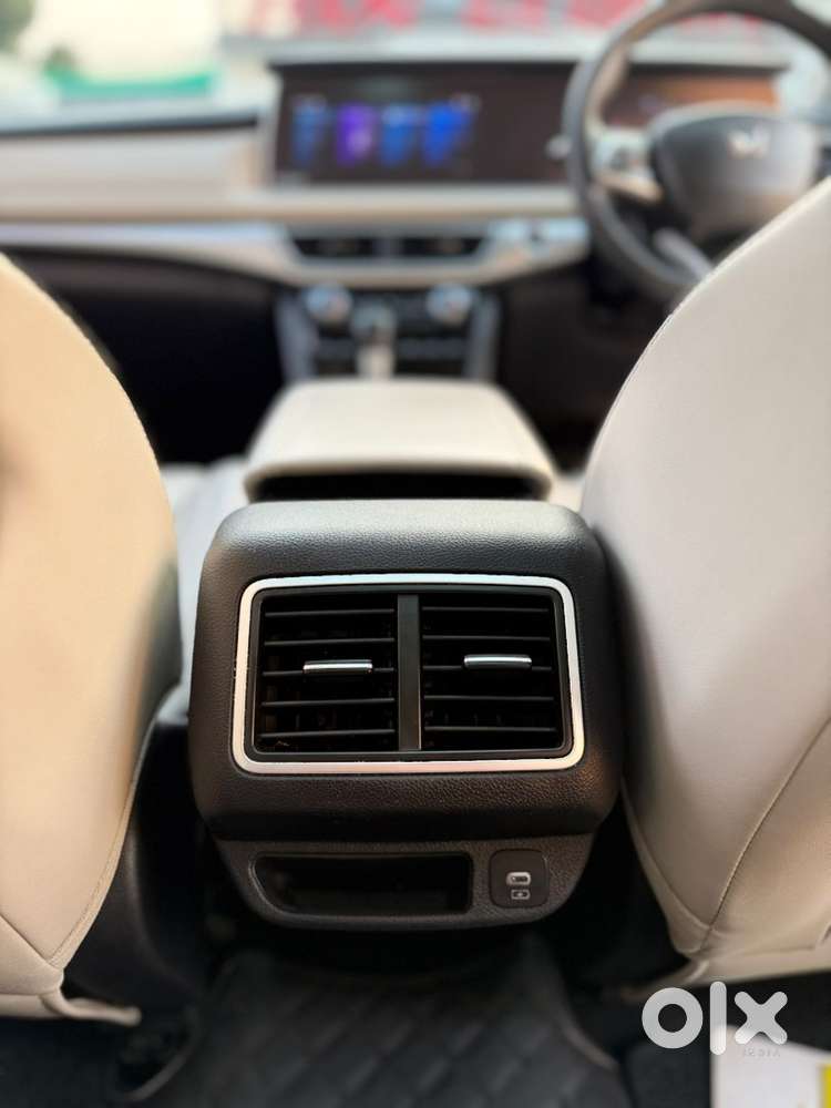 Mahindra Xuv700 Diesel Auto Ax7 L 1st Owner Pb 91