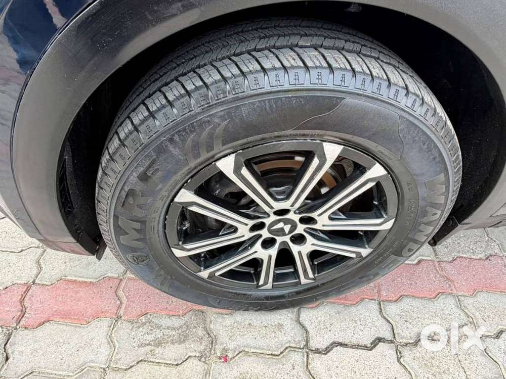 Mahindra Xuv700 Mx Petrol Mt 5 Str (e), 2024, Petrol