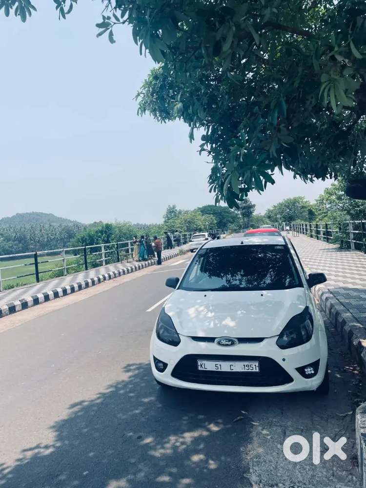 Ford Figo 2013 Petrol 137000 Km Driven