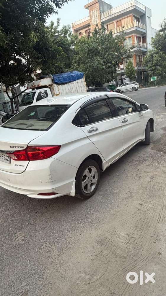 Honda City Push Button Automatic Sunroof 2017 Petrol Well Maintained